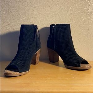 TOMS Black Suede Open Toe Heel Size W 7.5